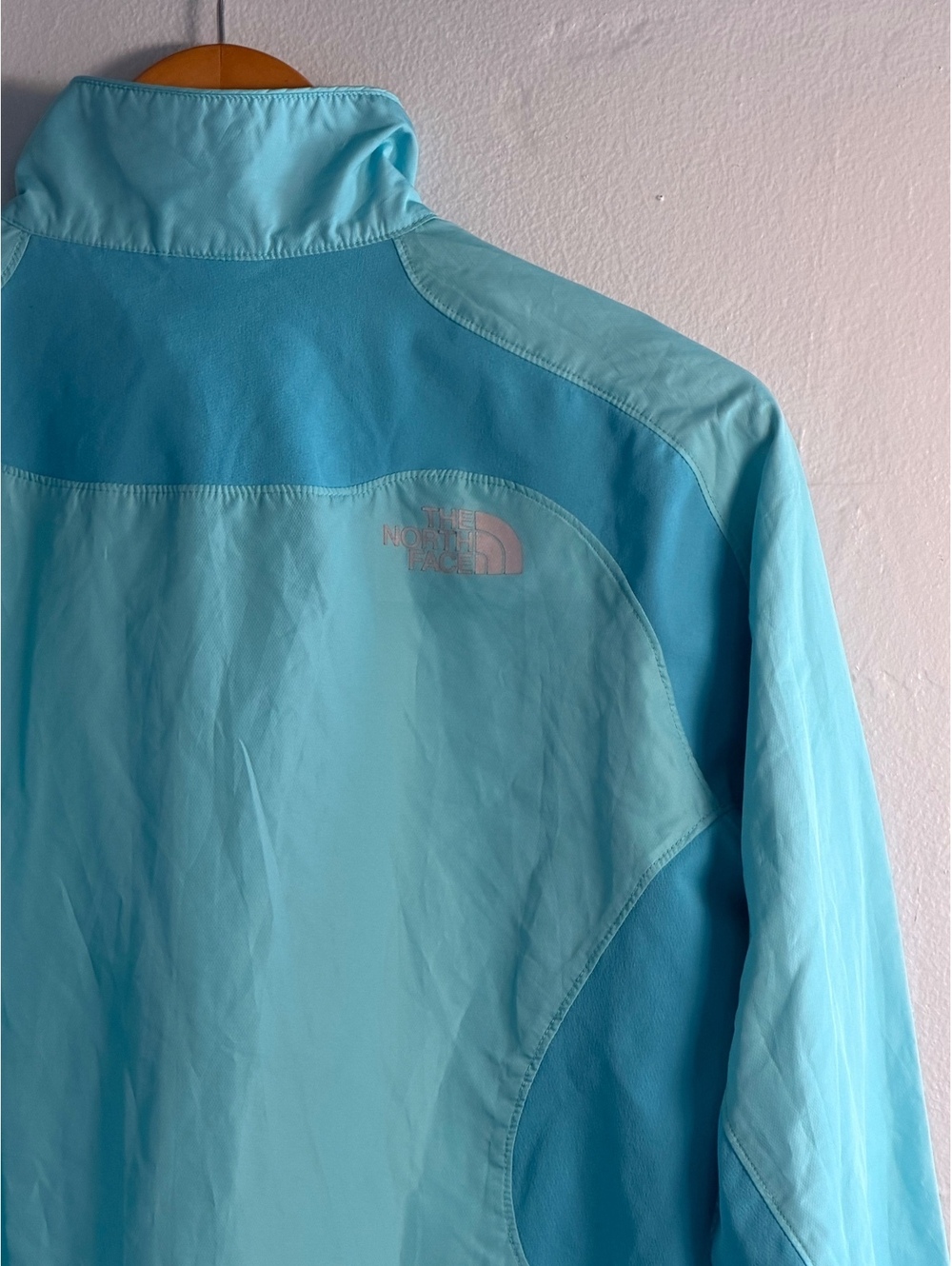 The North Face Women's Light Blue Windbreaker Jacket - Picture 9 of 11